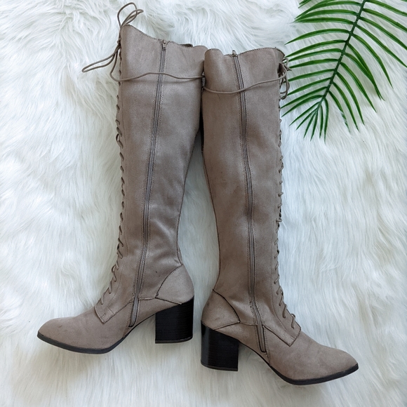 SOLD 🤠 Tan knee high lace up faux suede chunky heel boots - Picture 2 of 8